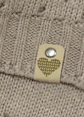 Handmade- merkki niitillä - Image 2