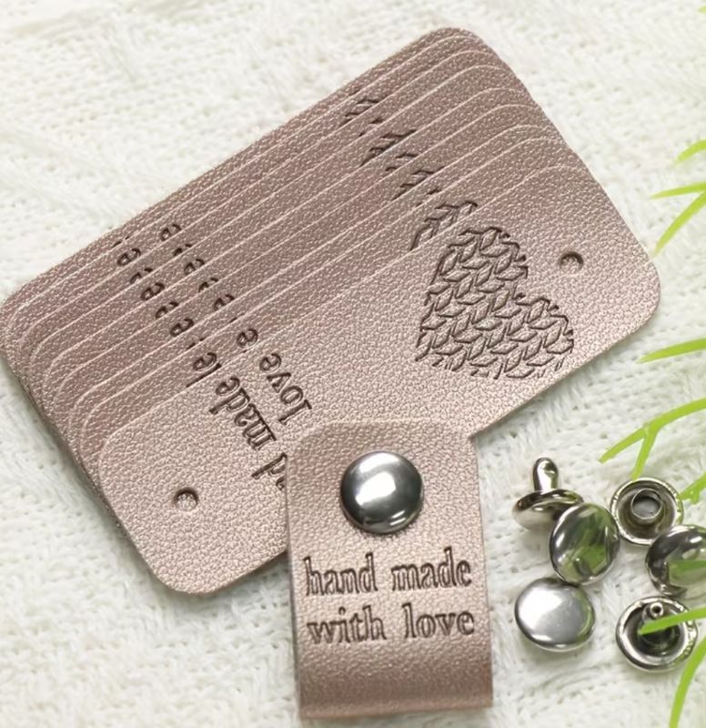 Handmade- merkki niitillä - Image 5