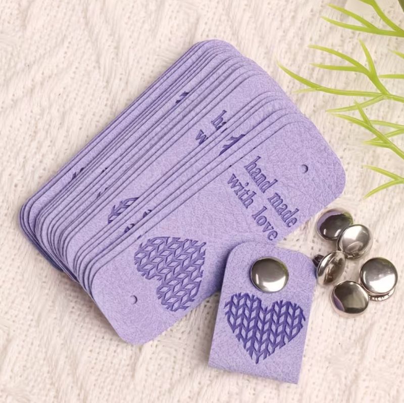 Handmade- merkki niitillä - Image 4