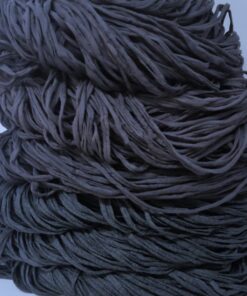 Tummanharmaat trikookuteet