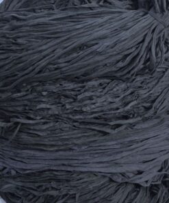 Tummanharmaita trikookuteita