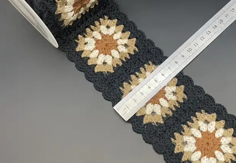 Isoäidin Neliöt -nauha 1.8metriä lev.8cm - Image 2