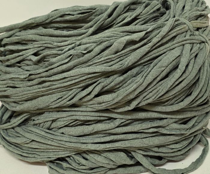 Paksua jadenvihreää trikookudetta