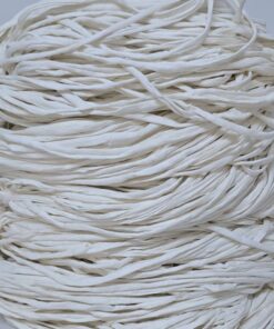 Paksu luonnonvalkoinen trikookude