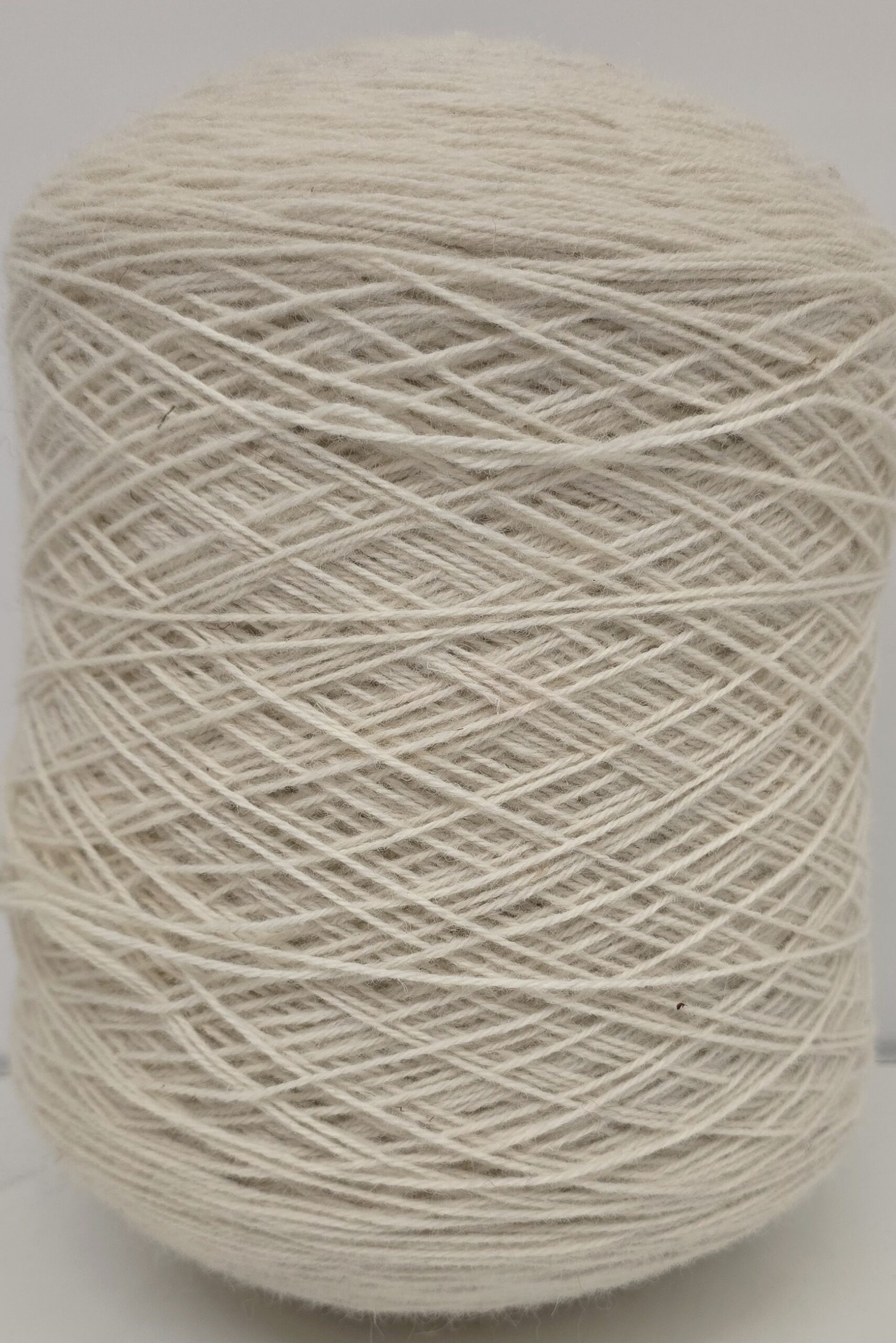 3-säikeinen luonnonvalkoinen karstavillalanka - Image 2