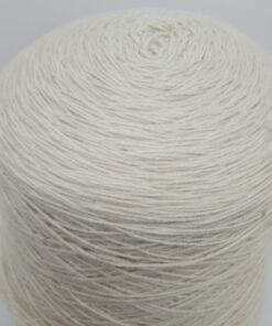 3-säikeinen luonnonvalkoinen karstavillalanka