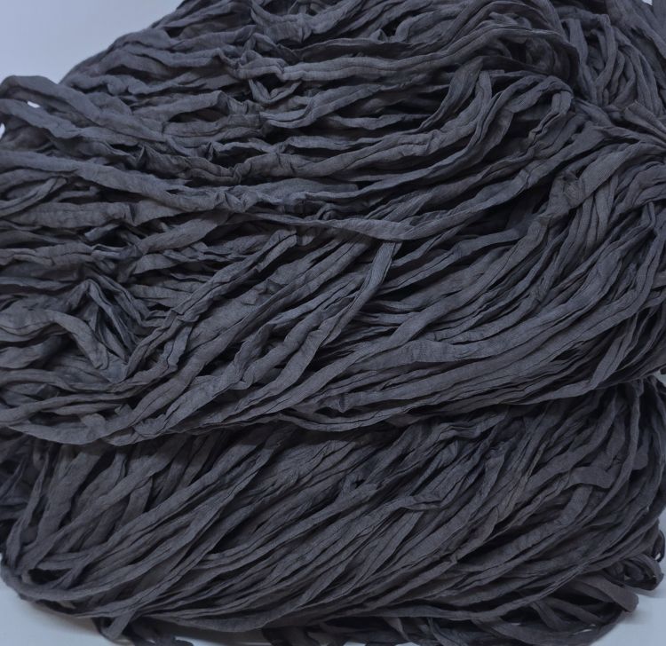 Tummanharmaa trikookude