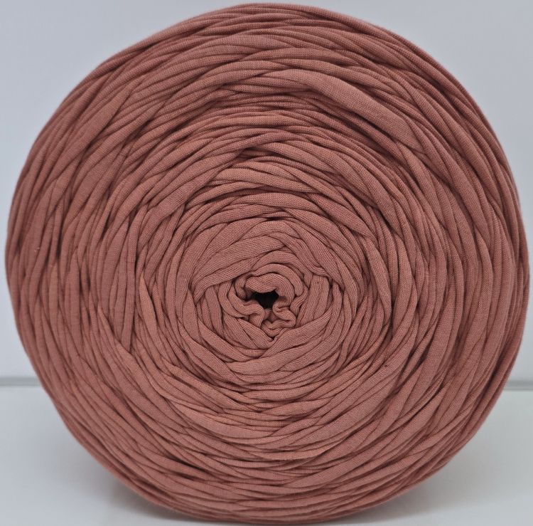 Tumma roosa jumborulla